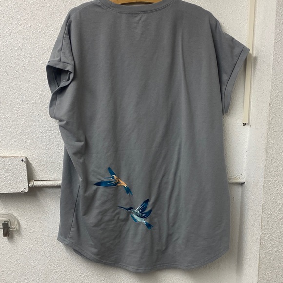 Gray Graphic T-Shirt with Bird and Wave Design - Picture 7 of 12